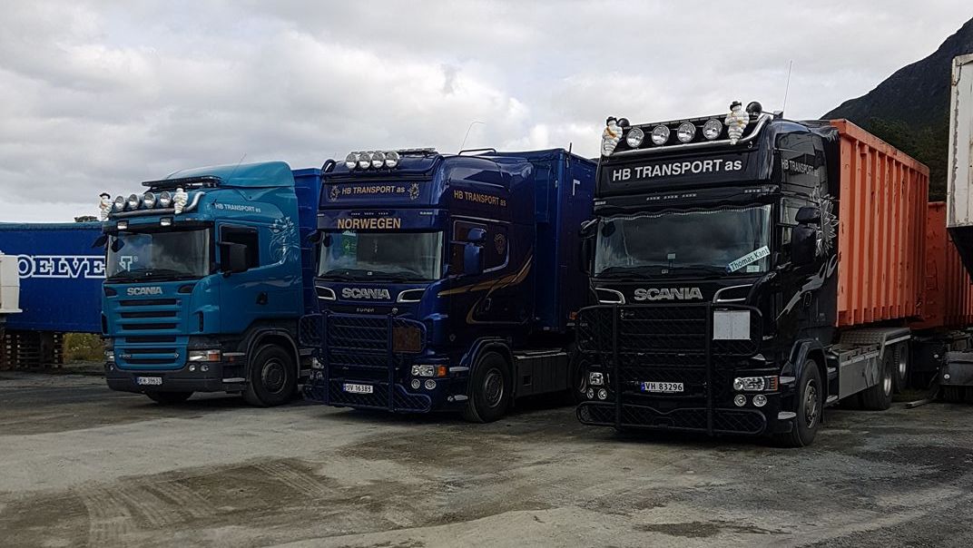 Lastebiler står parkert